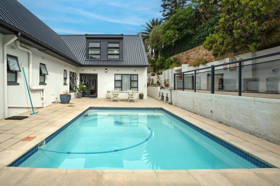 7 Bedroom Property for Sale in Fish Hoek Western Cape